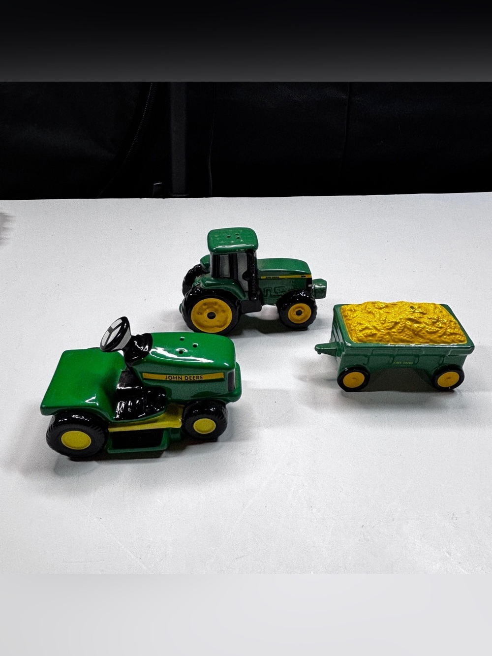 John Deere Tractor Salt and Pepper Shakers country tin tray country farm - Picture 4 of 13